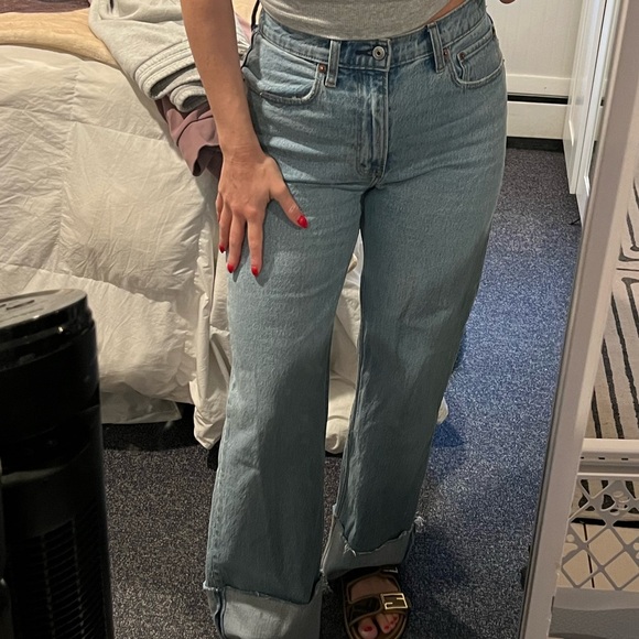 NWOT A&F High Rise 90s Relaxed Jean Size 27/ 4 Short - Picture 5 of 5